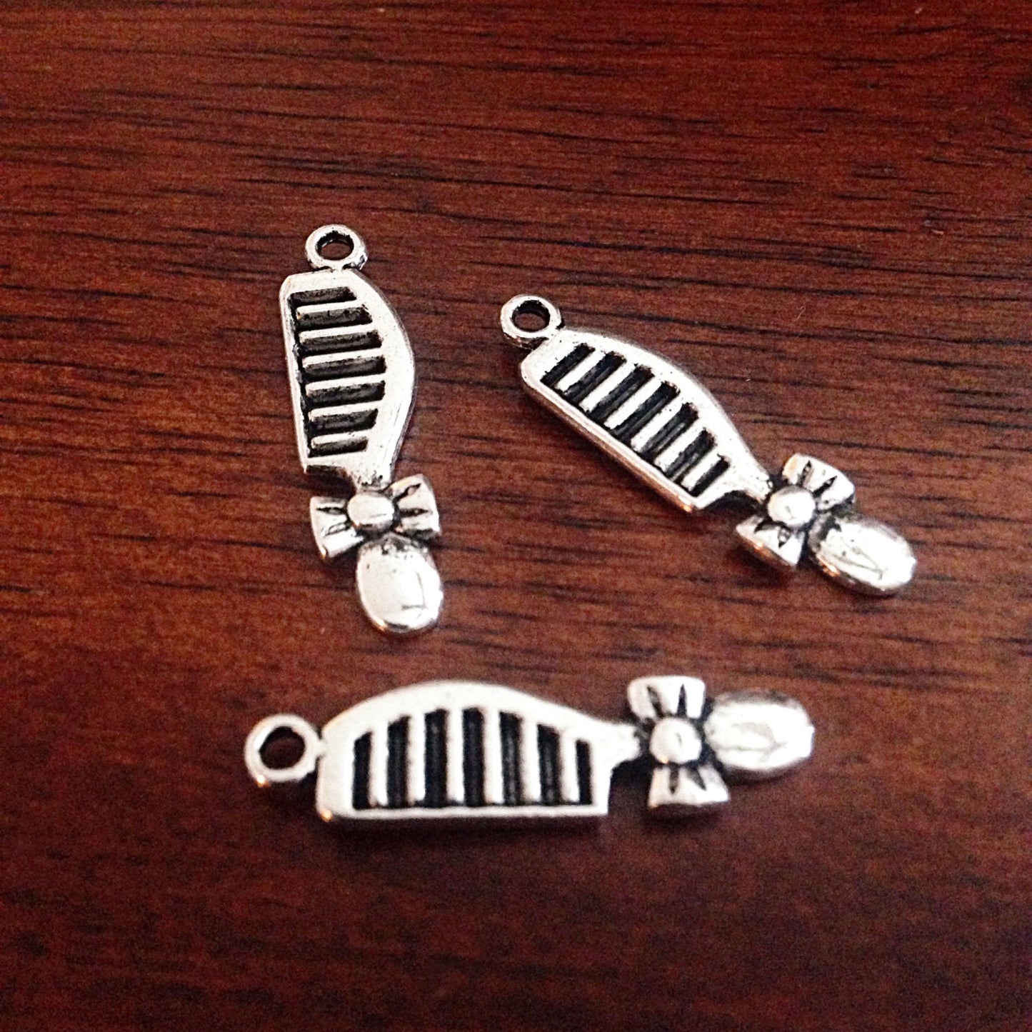 25pcs, Hair Comb Charms, Antique Silver Charms, Brush Charms, Silver Comb Charms, Hair Brush Charms, Findings, Crafts and Jewelry Supplies