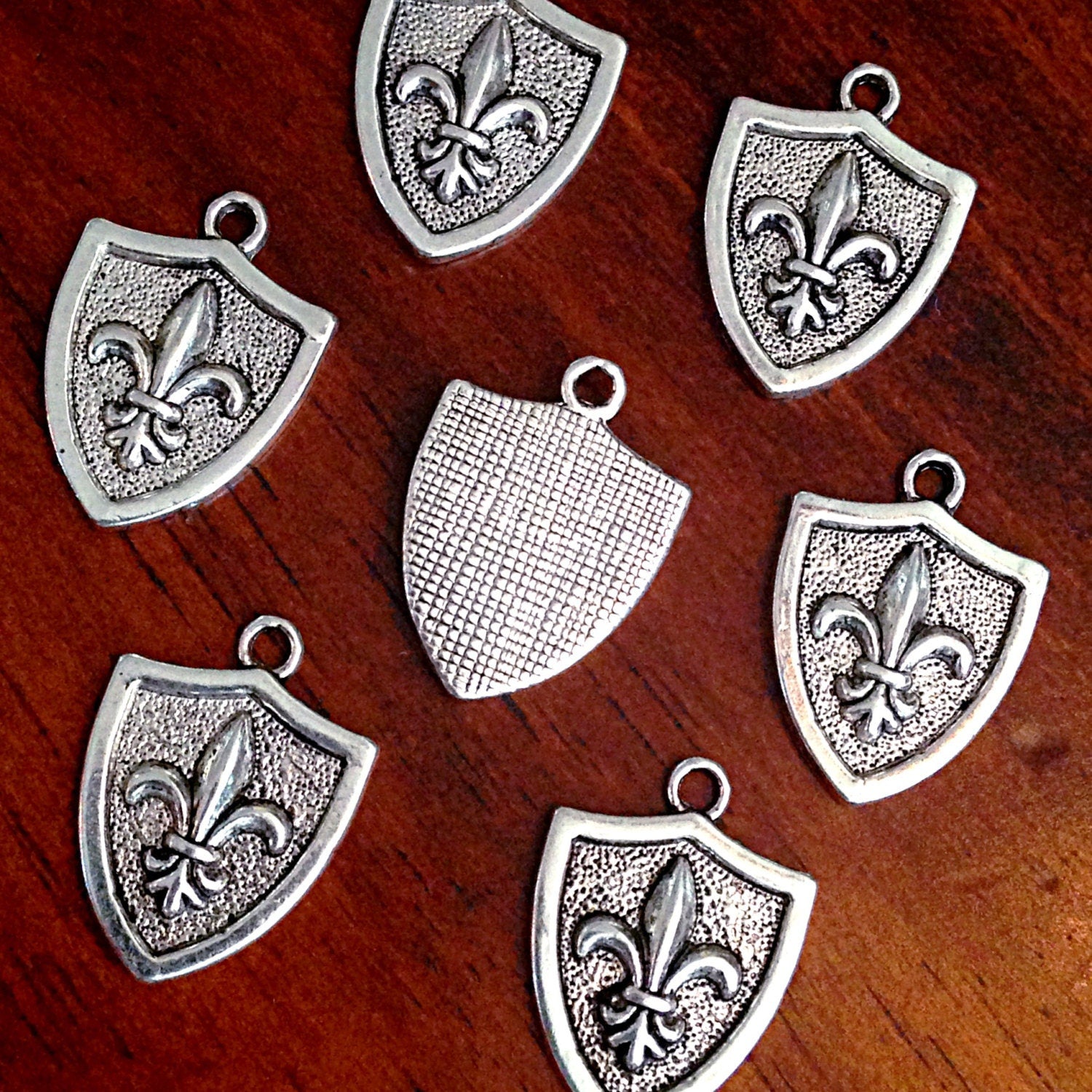 Bulk 15 Fleur De Lis Charms, Antique Silver Charms, New Orleans Saints Charms, Mardi Gras Charms, Findings, Crafting and Jewelry Supplies