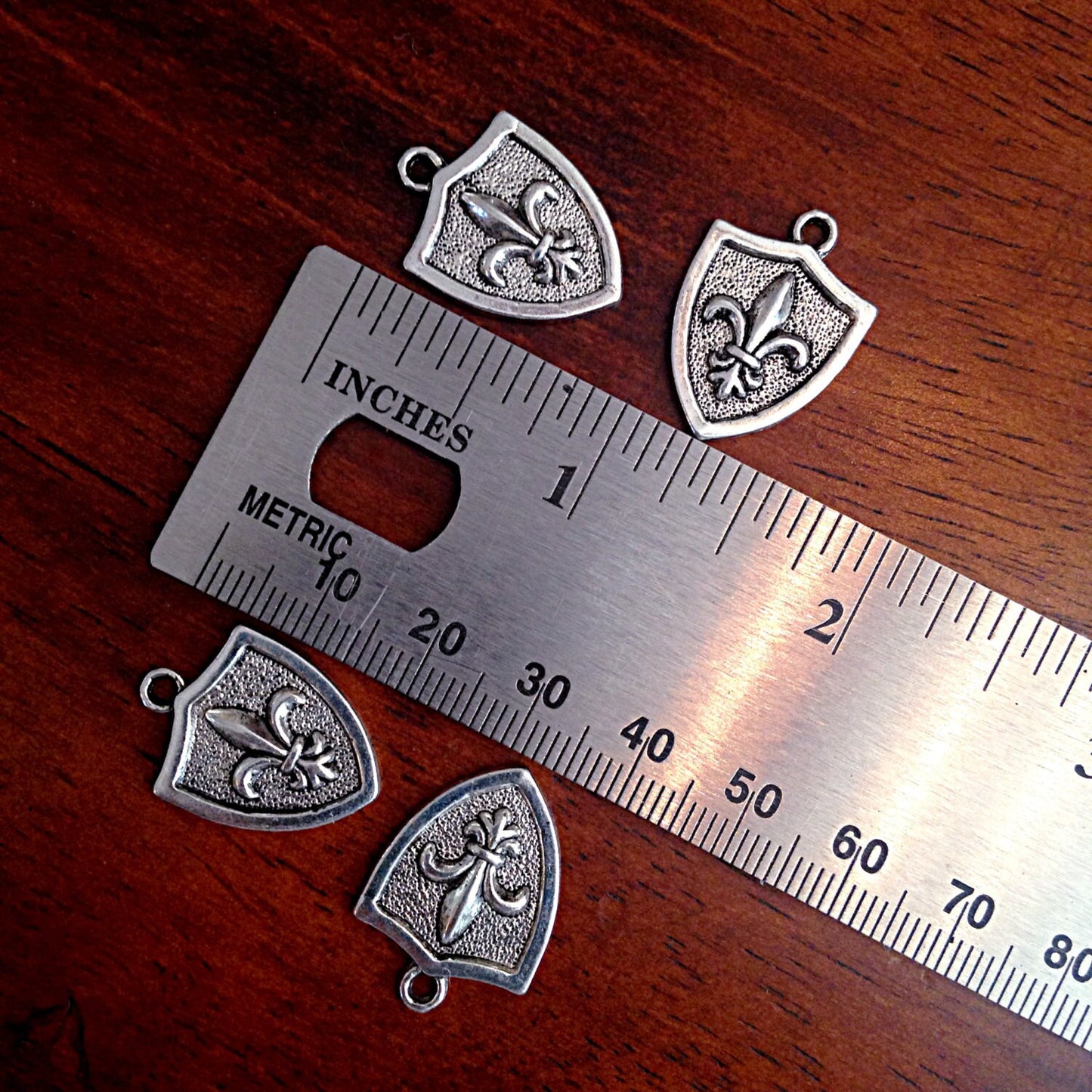 Bulk 15 Fleur De Lis Charms, Antique Silver Charms, New Orleans Saints Charms, Mardi Gras Charms, Findings, Crafting and Jewelry Supplies