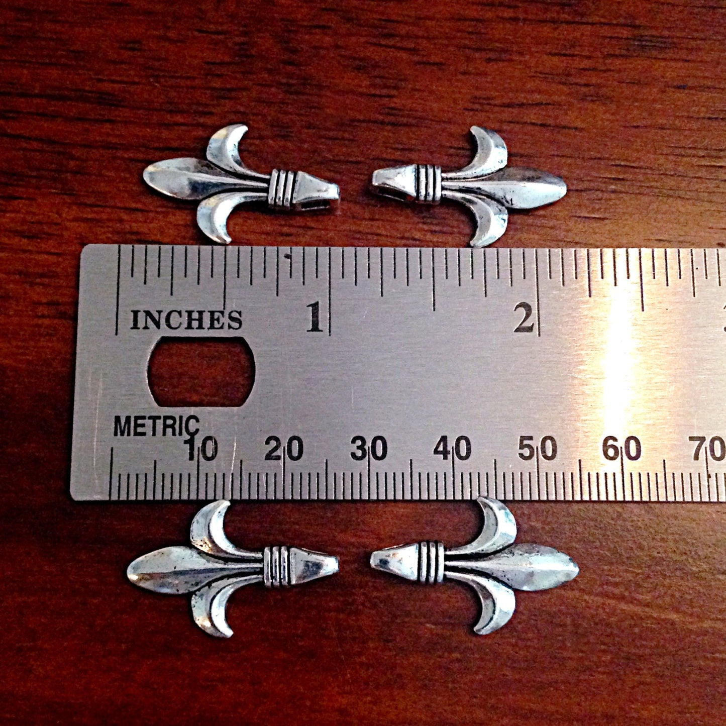 25pcs Fleur De Lis Charms, Antique Silver Charms, New Orleans Saints Charms, Mardi Gras Charms, Findings, Crafting and Jewelry Supplies