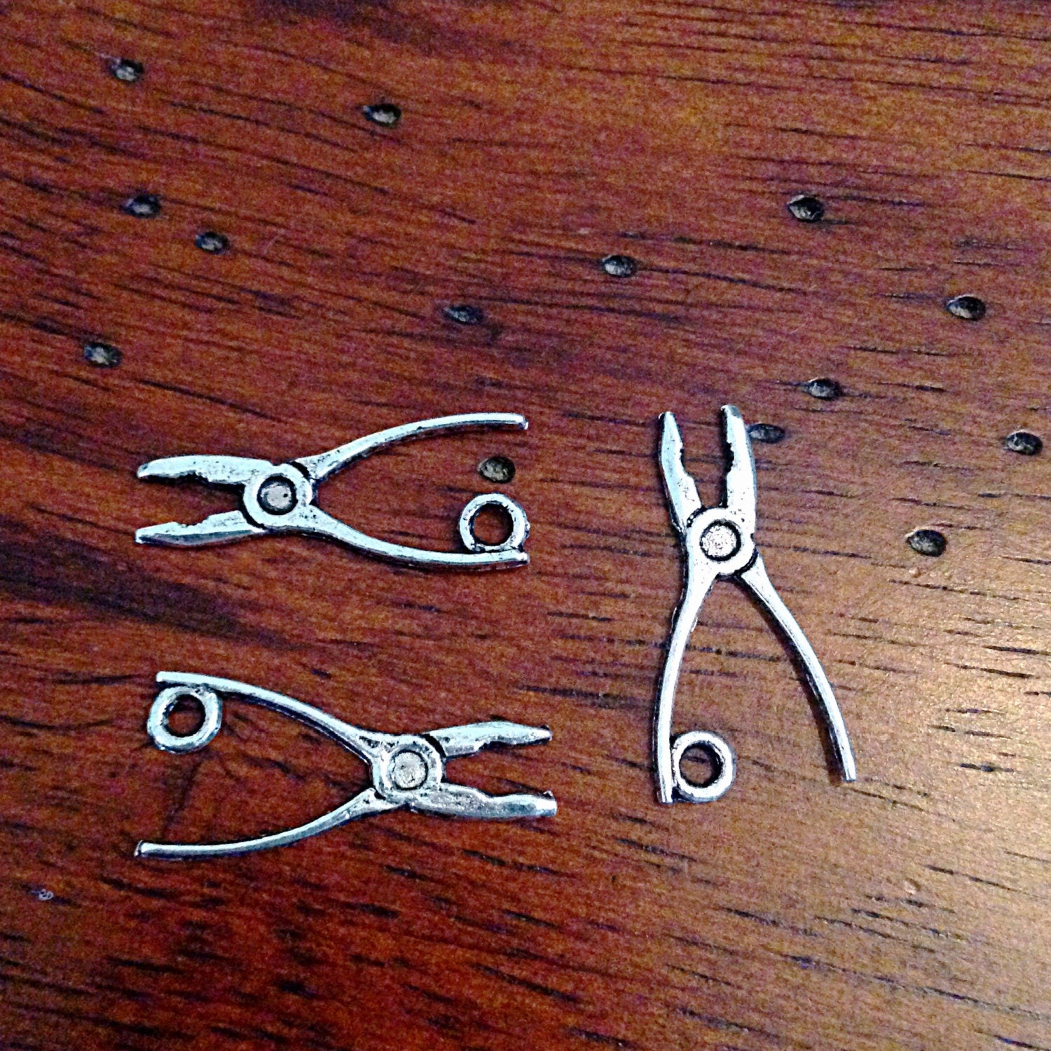 Pliers Charms, 25pcs, Antique Silver Charms, Pliers, Tools Charms, Pair of Pliers, Hand Tools Charms, Findings, Jewelry and Craft Supplies