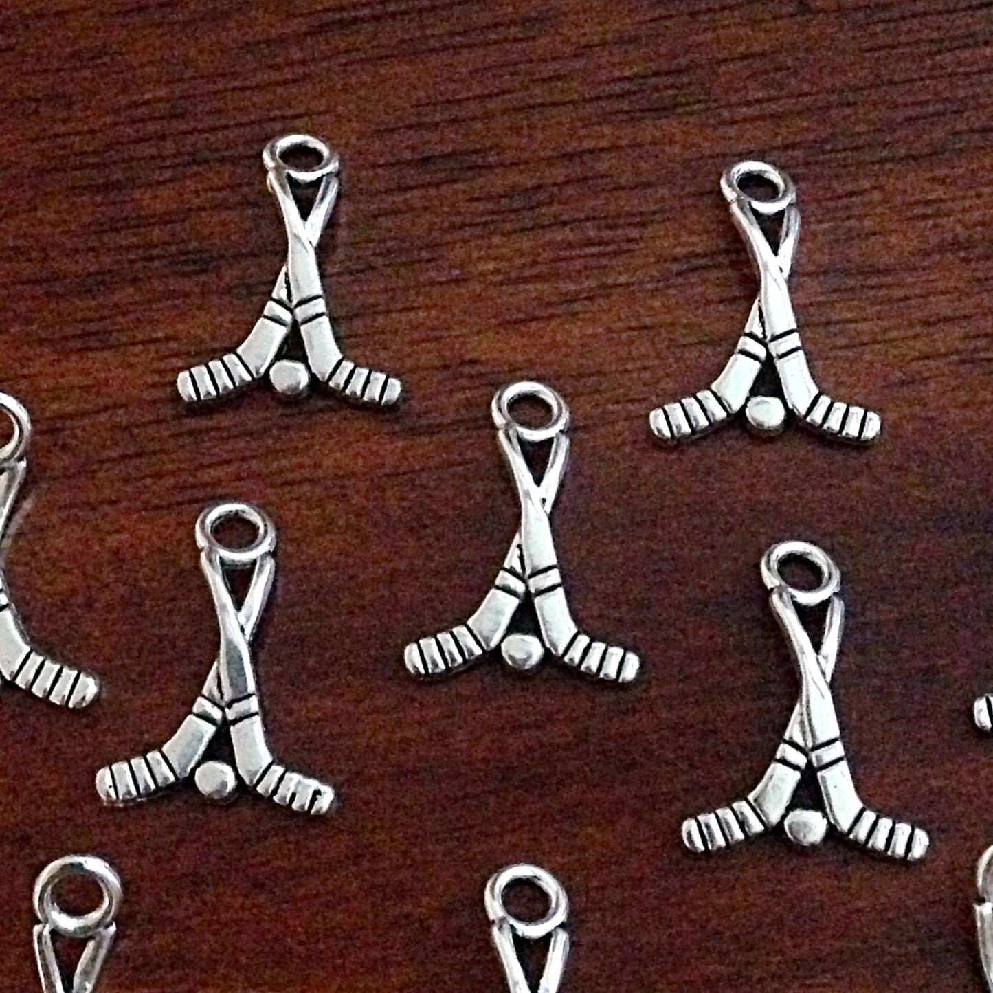 20 Hockey Stick Charms, Antique Silver Hockey Sticks, Hockey Skates, Puck Charms, Hockey Charms, Craft and Jewelry Supplies, Findings