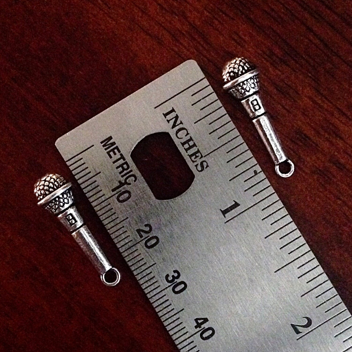 Bulk 20 Microphone Charms, Antique Silver Charms, Microphone, Karaoke Charms, Music Charms, Crafts and Jewelry Supplies and Findings