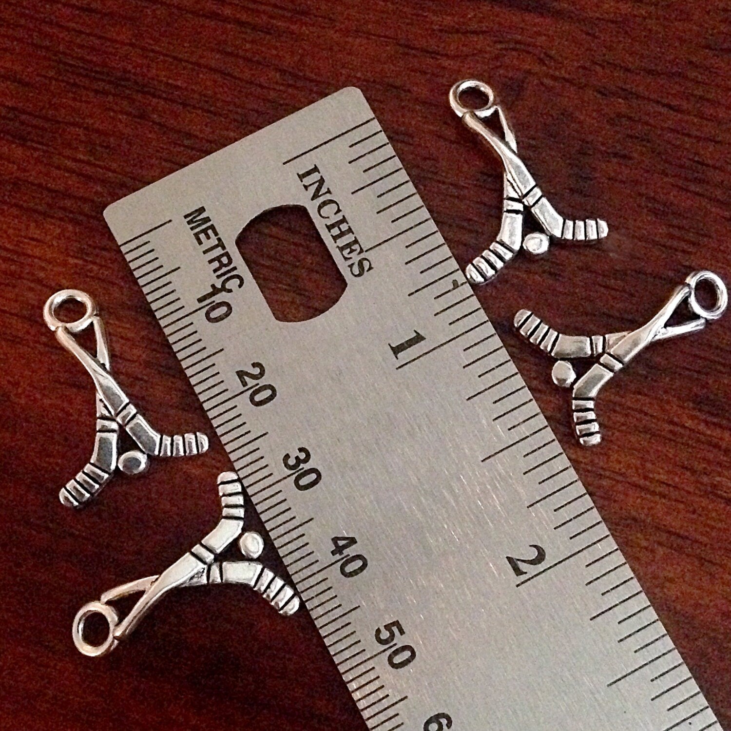 20 Hockey Stick Charms, Antique Silver Hockey Sticks, Hockey Skates, Puck Charms, Hockey Charms, Craft and Jewelry Supplies, Findings