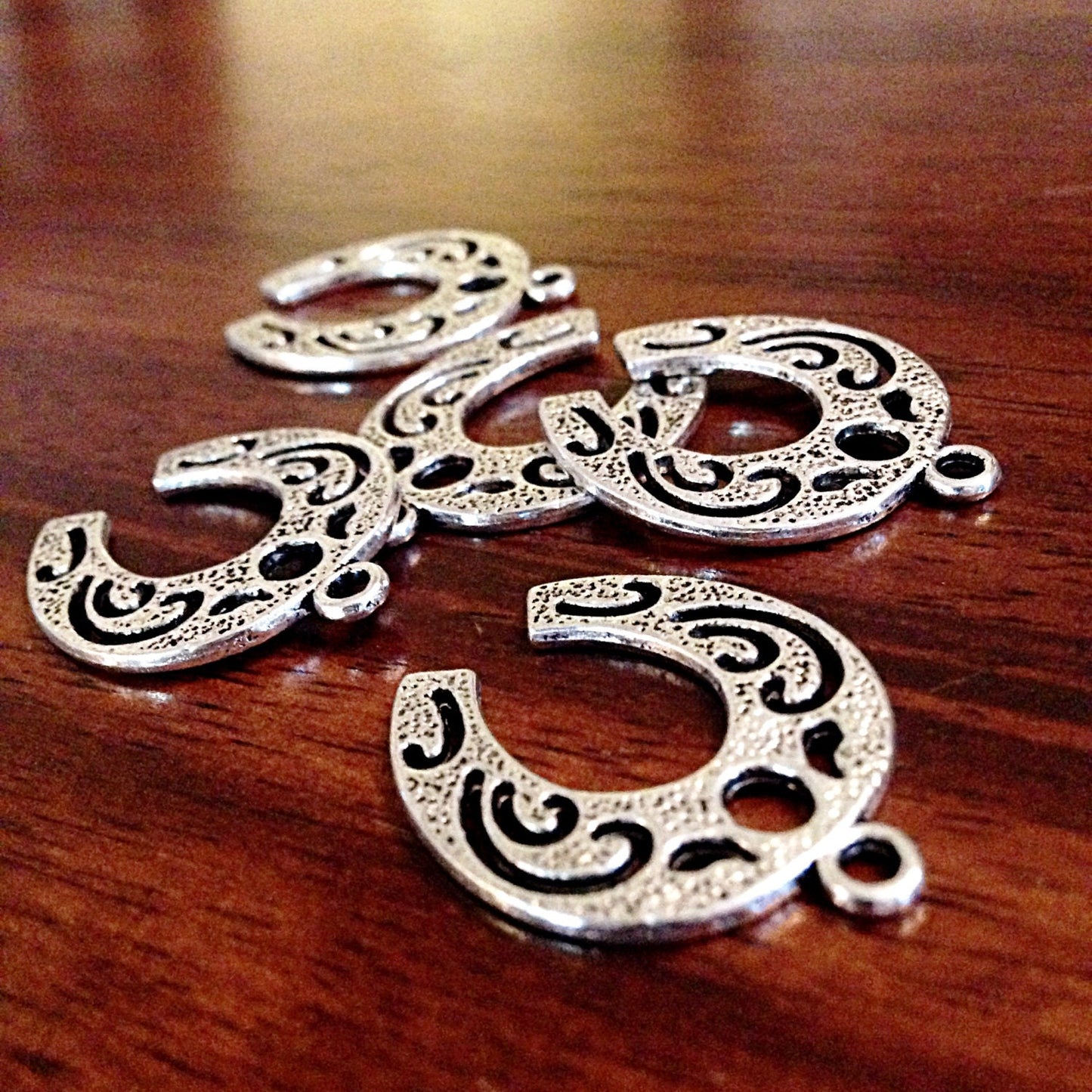 15 Silver Horseshoe Pendants, Antique Silver Charms, Horseshoe Charms, Western Charms, Horseshoe, Craft and Jewelry Supplies, Findings