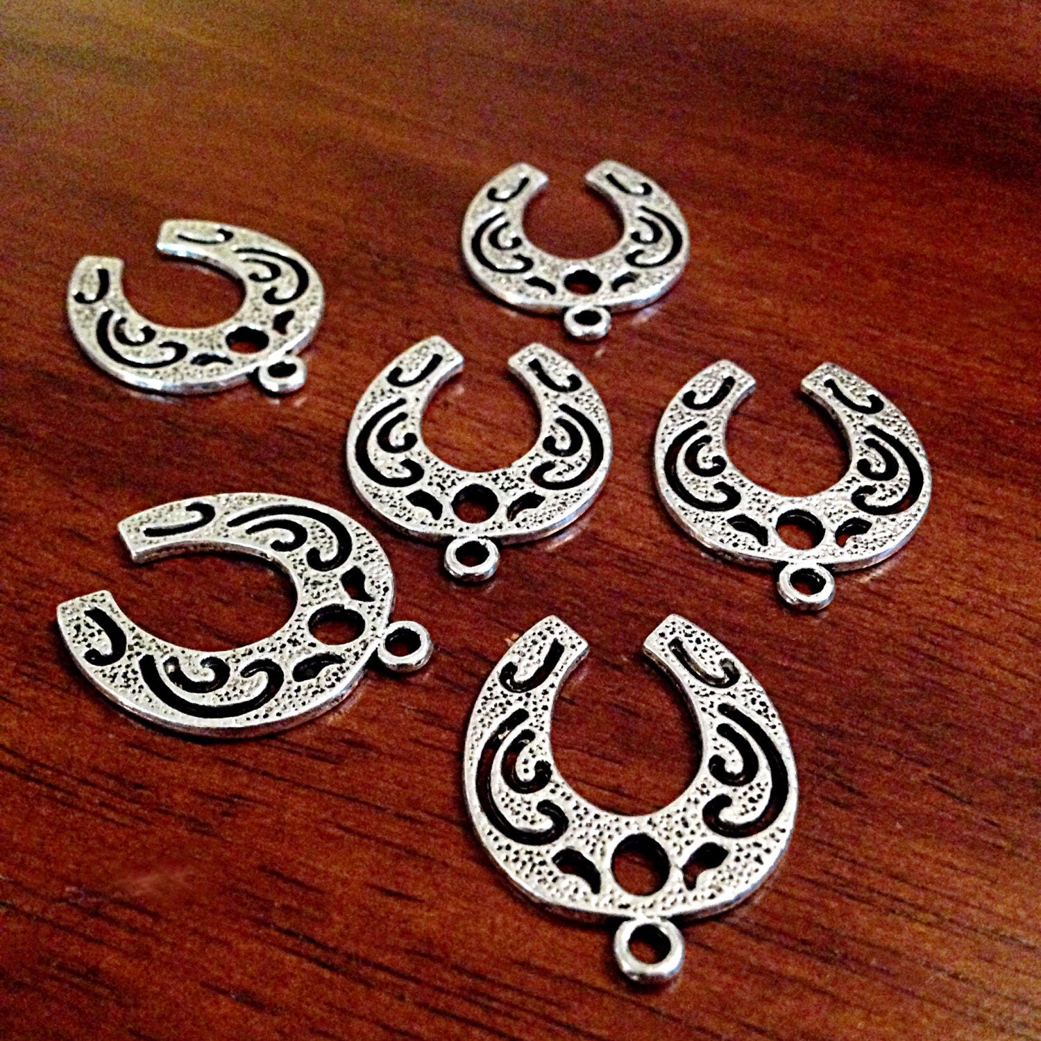 15 Silver Horseshoe Pendants, Antique Silver Charms, Horseshoe Charms, Western Charms, Horseshoe, Craft and Jewelry Supplies, Findings