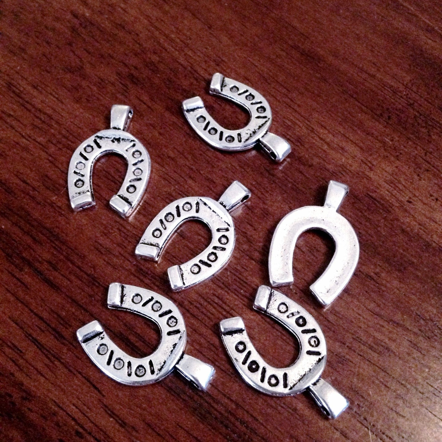 12 Silver Horseshoe Pendants, Antique Silver Charms, Horseshoe Charms, Western Charms, Horseshoe, Craft and Jewelry Supplies, Findings