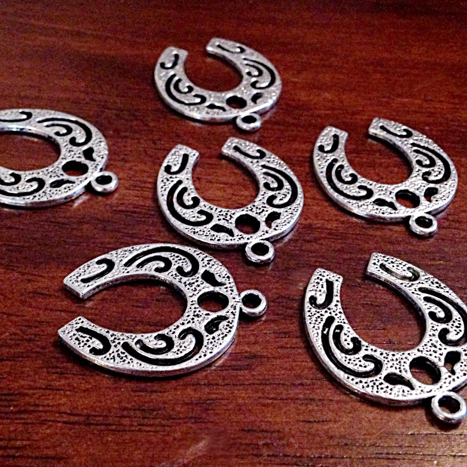 15 Silver Horseshoe Pendants, Antique Silver Charms, Horseshoe Charms, Western Charms, Horseshoe, Craft and Jewelry Supplies, Findings