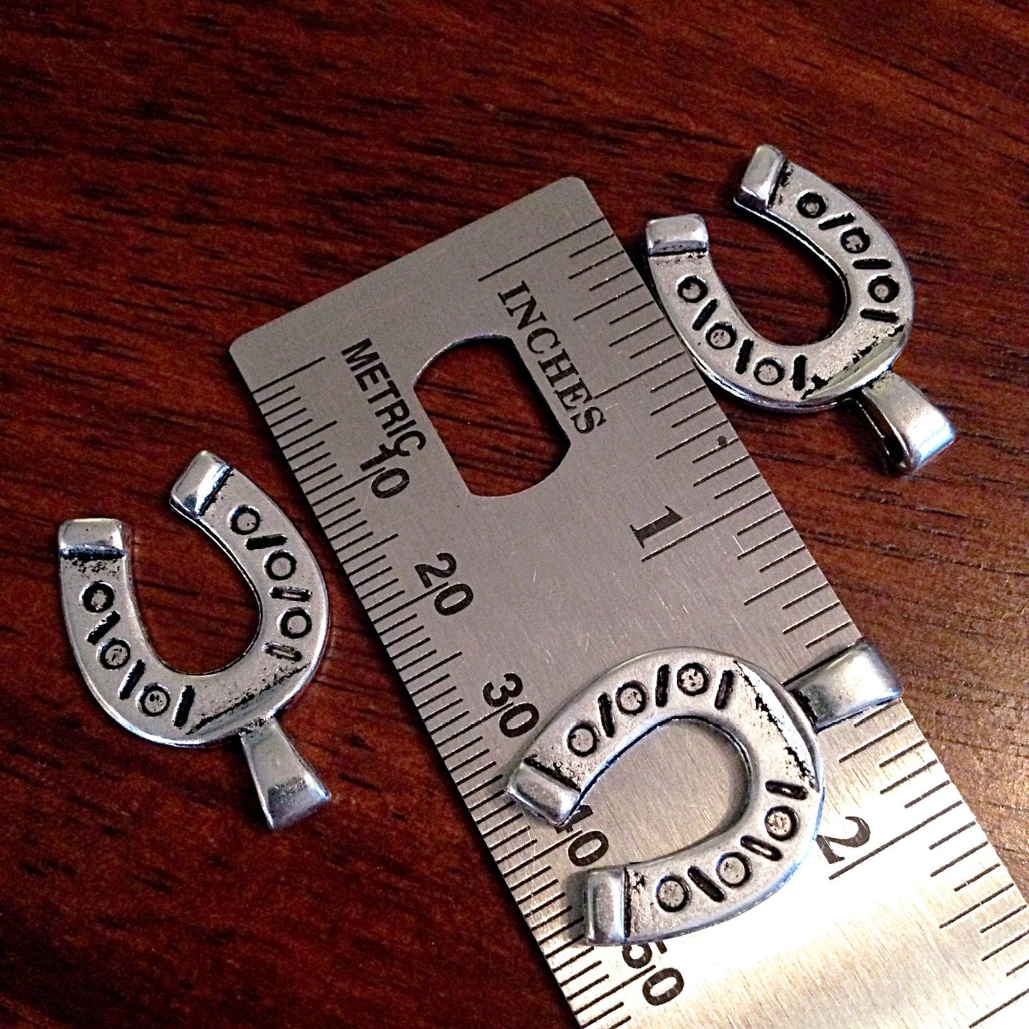 5 Silver Horseshoe Pendants, Antique Silver Charms, Horseshoe Charms, Western Charms, Horseshoe, Craft and Jewelry Supplies, Findings