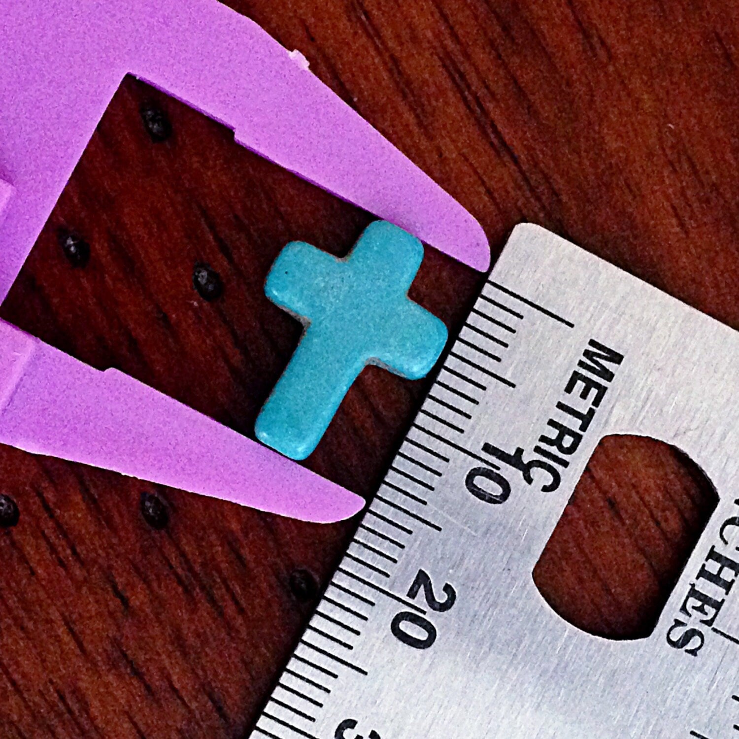 Bulk 40 pcs, 16x12mm Turquoise Cross Beads, Howlite Beads, Cross Beads, Blue Turquoise Cross Beads, Craft and Jewelry Supplies, Findngs